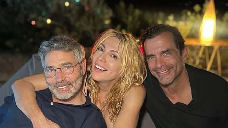 H Σμαράγδα Καρύδη άνοιξε το σπίτι της στην Αθήνα για μία ευχάριστη αφορμή