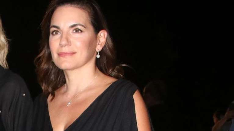 Η Όλγα Κεφαλογιάννη σε dinner σε γνωστό εστιατόριο στο κέντρο της Αθήνας - Με εμπριμέ deux pieces