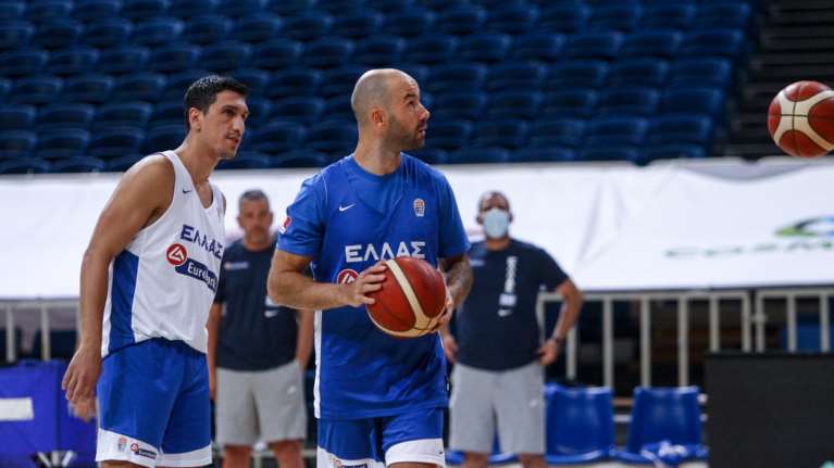 Εθνική: Πρώτη προπόνηση της &quot;επίσημης αγαπημένης&quot; με Πιτίνο, Σπανούλη και παίκτες του Ολυμπιακού [Βίντεο-Εικόνες]