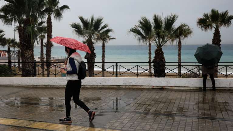 Meteo: Ως το απόγευμα θα κρατήσει η κακοκαιρία στη Βόρεια Ελλάδα - Πού αναμένονται βροχές και καταιγίδες