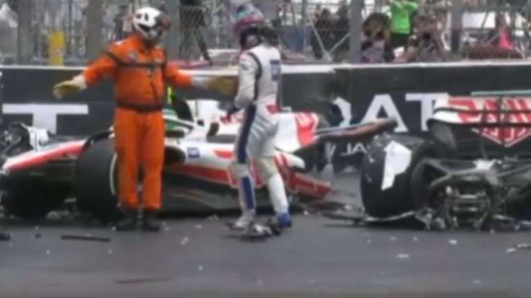 Σοκαριστικό ατύχημα στη Formula 1: Κόπηκε στα δύο το μονοθέσιο του Μικ Σουμάχερ [βίντεο]