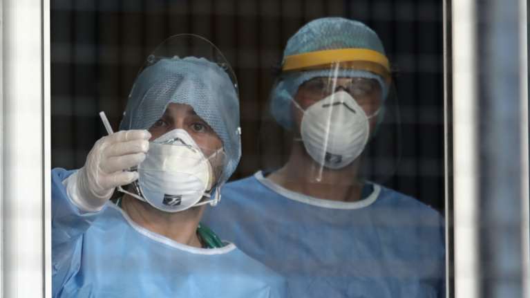 Σοβαρές πνευμονικές επιπλοκές έχουν χειρουργεία σε ασθενείς με κορονοϊό