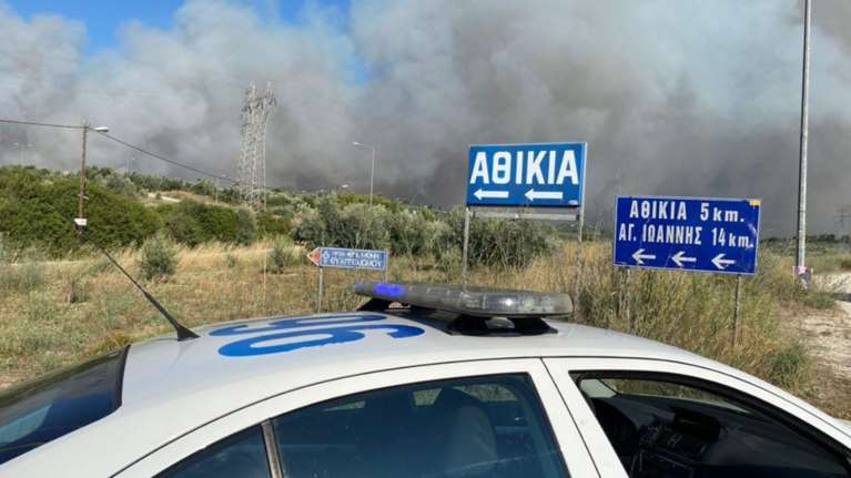 Φωτιά στις Κεχριές Κορινθίας: Εκκενώθηκαν τα Αθίκια - Στον δρόμο οι κάτοικοι