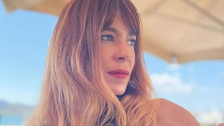 Μυρτώ Αλικάκη: Ξεκίνησαν οι διακοπές της και ποζάρει με μαύρο στιλάτο μαγιό [εικόνες]