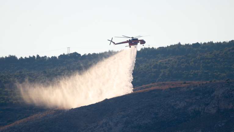 Φωτιά στη Φυλή - Δίπλα από το γήπεδο Θρασύβουλου