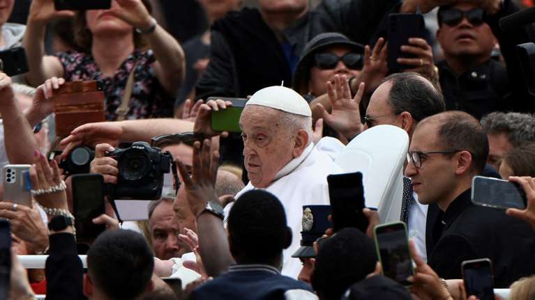Πάπας Φραγκίσκος: Ο ευρωπαϊκός Τύπος αποχαιρετά τον &quot;πάπα του λαού&quot; και των &quot;απόκληρων&quot;