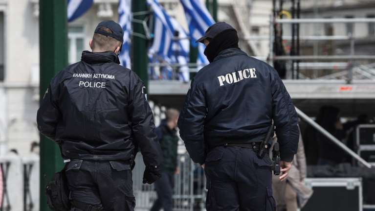 Νέο σοκ με χούλιγκαν: Χτυπούσαν πατέρα με σφυρί στο κεφάλι έξω από σχολή Kick Boxing στη Χαλκίδα