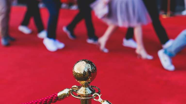 Φεστιβάλ Καννών: Τέλος το γυμνό, οι στιλιστικές υπερβολές και οι selfies στο κόκκινο χαλί