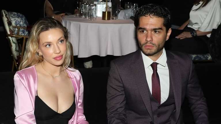 Γαρυφαλλιά Καληφώνη και Χρήστος Μάστορας: Το νέο πολύ τρυφερό βίντεο του ζευγαριού σε ταβέρνα δίπλα στη θάλασσα