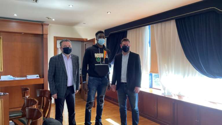 Στον δήμο Ζωγράφου ο Αλέξανδρος Αντετοκούνμπο: Κατέθεσε αίτηση για την απόκτηση της ελληνικής ιθαγένειας