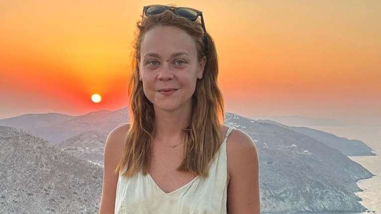 Η Λένα Παπαληγούρα σε μία σπάνια δημόσια εμφάνιση με τους γονείς της