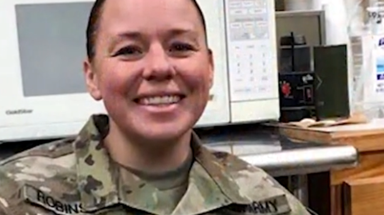 Φρίκη στις ΗΠΑ: Γυναίκα στρατιώτης αυτοκτόνησε μετά από ομαδικό βιασμό - &quot;Πήραν τη ψυχή της&quot;, λέει η μητέρα της