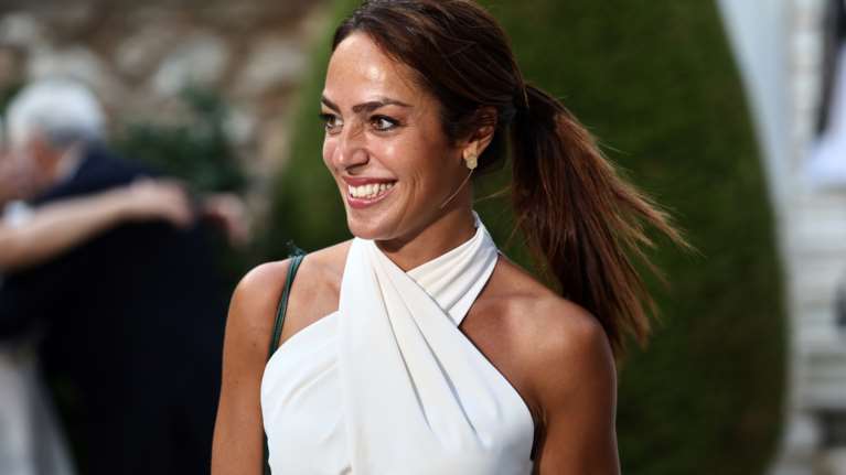 Δόμνα Μιχαηλίδου: Κομψή στο Ηρώδειο με halter neck jumpsuit και loafers