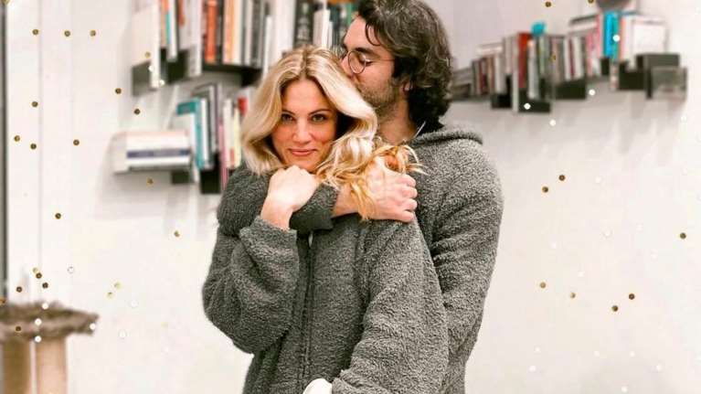 #couplegoals: Η Μαίρη Συνατσάκη και ο Ίαν Στρατής υποδέχτηκαν αγκαλιά το 2022  [εικόνες]