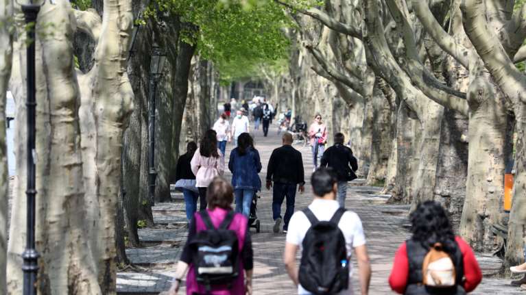 Κορονοϊός: Τι λένε οι λοιμωξιολόγοι για την αύξηση των κρουσμάτων στη Γερμανία- Που οφείλεται