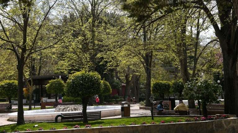 Συγκέντρωση κατοίκων στην είσοδο της Ανθοκομικής Έκθεσης Κηφισιάς: Ναι στο πράσινο, όχι στο ΝΟΚ