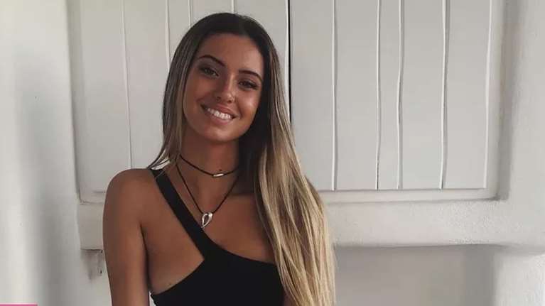 Η Δανάη Λιβιεράτου πιο σέξι από ποτέ: Ποζάρει με εντυπωσιακό εξώπλατο φόρεμα στο πλευρό του συντρόφου της