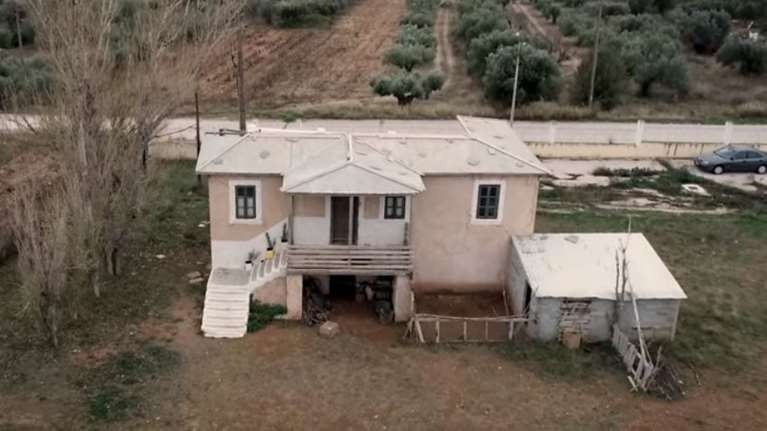 Άγριες Μελισσες. Η καλά κρυμμένη αγροικία της οικογένειας Σταμίρη όπως δεν την έχετε δει ποτέ [Βίντεο]