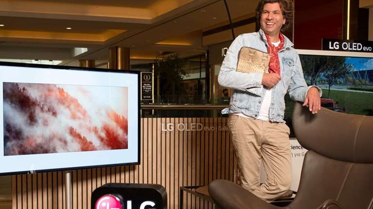 O concept maker Γεώργιος Καράμπελας μας αποκαλύπτει την LG OLED Gallery TV