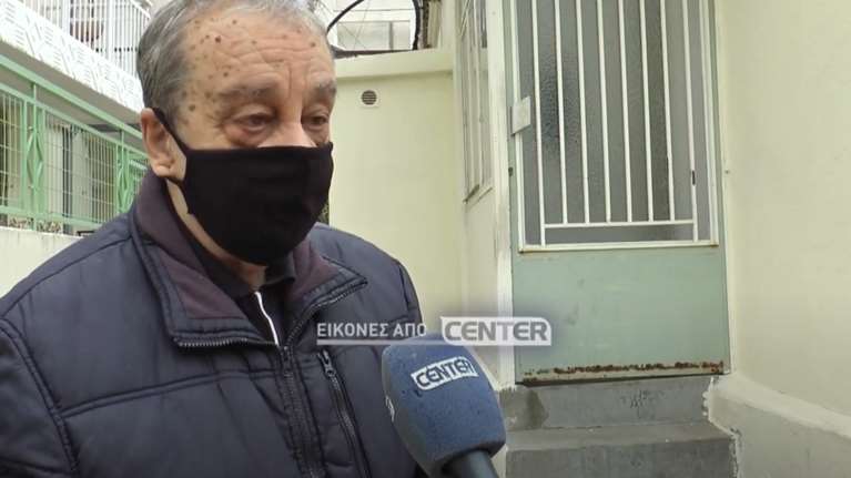 Τραγωδία στην Καβάλα: Συγκλονίζει η μαρτυρία γείτονα για τoν 60χρονο με αναπηρία που έκλαιγε δίπλα στη νεκρή μητέρα του