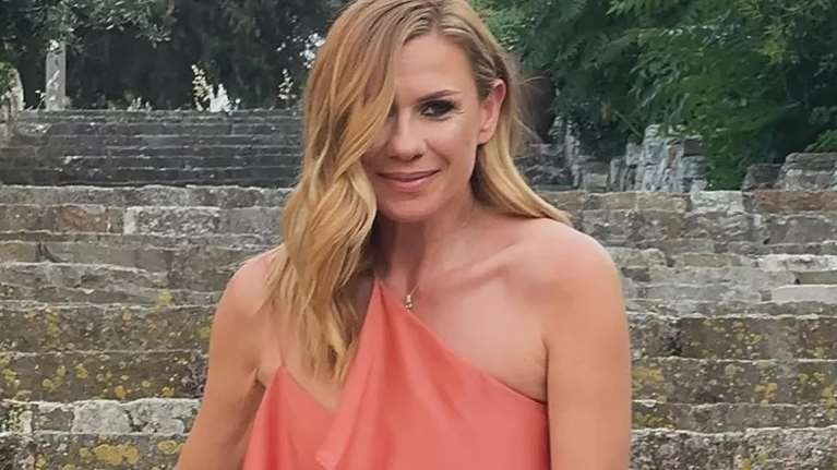 Κατερίνα Καραβάτου: To serum με υαλουρονικό που επιλέγει για σφριγηλή και ενυδατωμένη επιδερμίδα