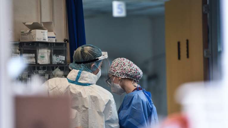 Συναγερμός για τη Μετάλλαξη Δέλτα: 25 νέα κρούσματα, 54 συνολικά - Η Κρήτη στο επίκεντρο της επικίνδυνης παράλλαξης