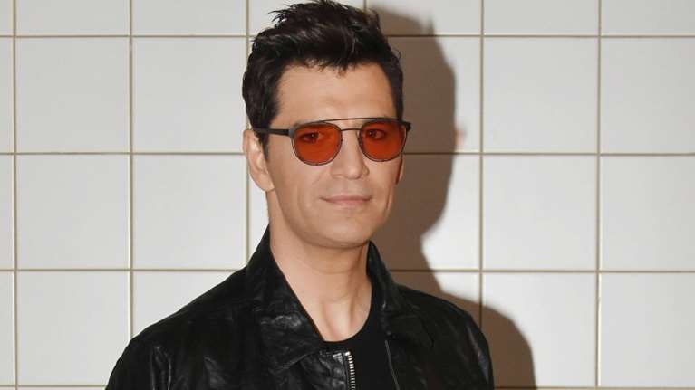 Ο Σάκης Ρουβάς &quot;απαντά&quot; πρώτη φορά στις δηλώσεις του Γιώργου Νταλάρα για το &quot;Άξιον Εστί&quot; [βίντεο]