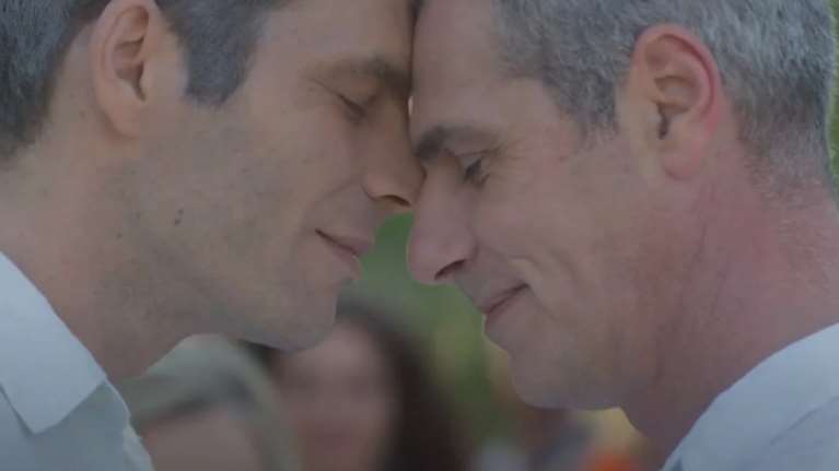 Καμπάνια του ΣΥΡΙΖΑ για τον γάμο των ομοφυλόφιλων- Ο &quot;γάμος&quot; του Μάριου Αθανασίου και του Ομηρου Πουλάκη [βίντεο]