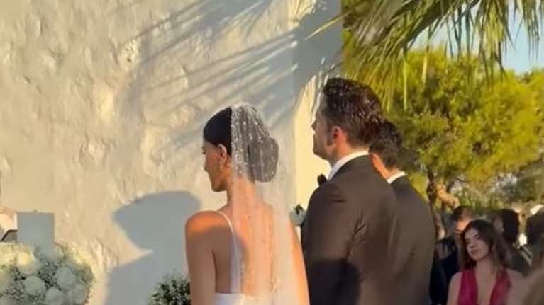 Με παπιγιόν ο γιος του Κωνσταντίνου Αργυρού και της Αλεξάνδρας Νίκα στο γάμο των γονιών του