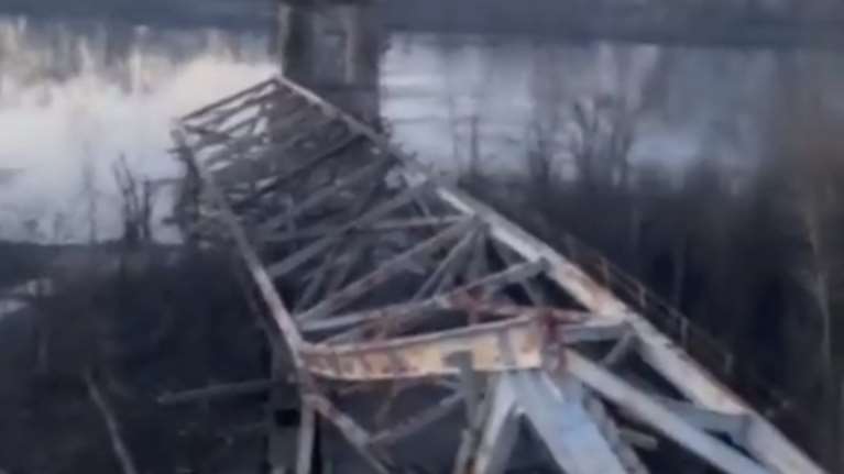 Κόλαση στο Τσερνίχιβ: Συντρίμμια η γέφυρα της πόλης - Εκατοντάδες χιλιάδες άμαχοι χωρίς νερό και ηλεκτρικό