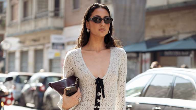 Το καλοκαιρινό φόρεμα με το οποίο έχει πάθει εμμονή η fashion κοινότητα (και θα ερωτευτείς κι εσύ)