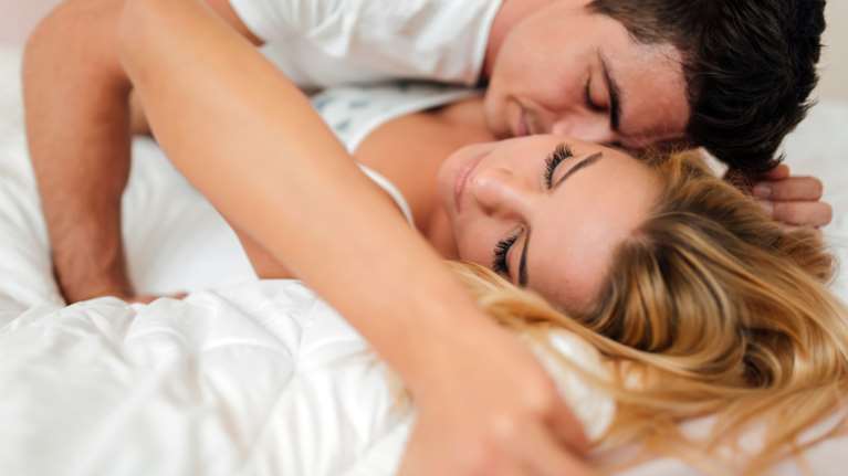 Πόσες φορές την εβδομάδα πρέπει να κάνεις σεξ αν θες να ζήσεις περισσότερο;