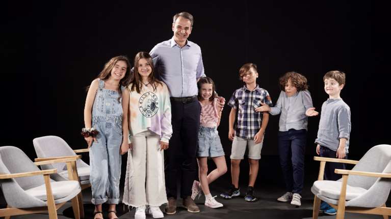 Συνέντευξη Μητσοτάκη στα παιδιά της Atraktos Kids: Η πιο δύσκολη απόφαση ήταν όταν τα κλείσαμε όλα για τον κορονοϊό [Βίντεο]