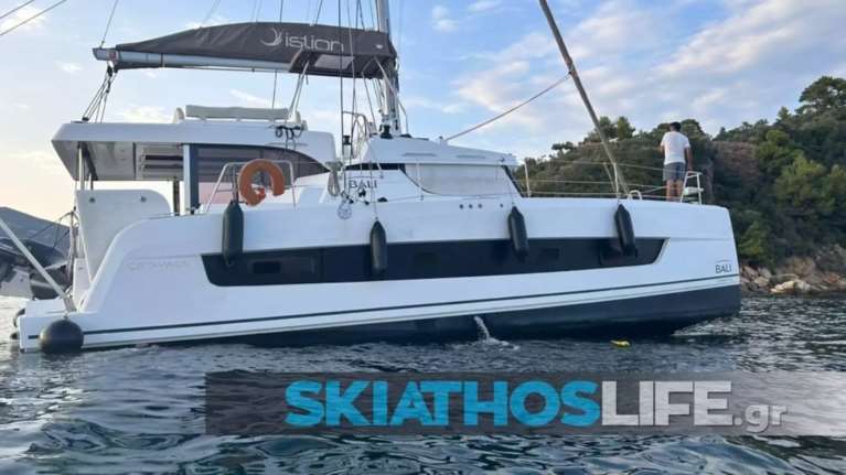 Σκιάθος: Τουριστικό σκάφος με 11 επιβάτες έπεσε σε βράχο - Συνελήφθη 79χρονος [εικόνες]