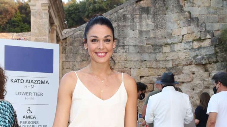 H Ιωάννα Τριανταφυλλίδου φόρεσε το τζιν παντελόνι που κολακεύει τους περισσότερους σωματότυπους