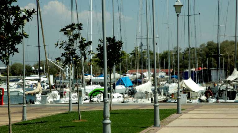 Θρίλερ στον Φλοίσβο: 36χρονο μέλος πληρώματος σκάφους βρέθηκε νεκρό στη μαρίνα