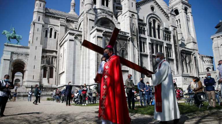 Κορονοϊός: Ο ανοιξιάτικος Γολγοθάς της Ευρώπης - Χιλιάδες κρούσματα, θάνατοι και γεμάτες ΜΕΘ - Τι συμβαίνει ανά χώρα