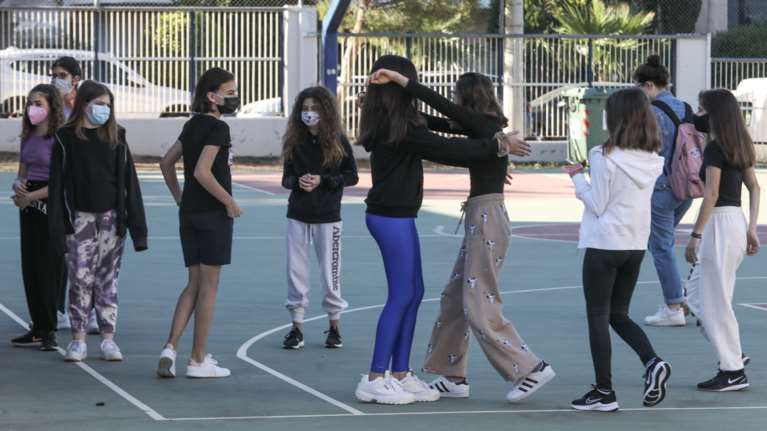 Σχολεία: Η εισήγηση των ειδικών για τη λειτουργία τους - Ποιοι μαθητές θα μπαίνουν σε καραντίνα όταν υπάρχει κρούσμα κορονοϊού