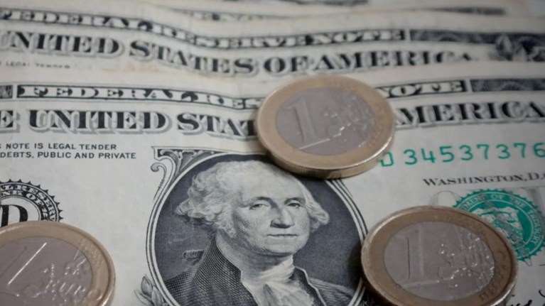 Νέα πτώση του ευρώ στα 1,0786 δολάρια -  Το χαμηλότερο δύο εβδομάδων