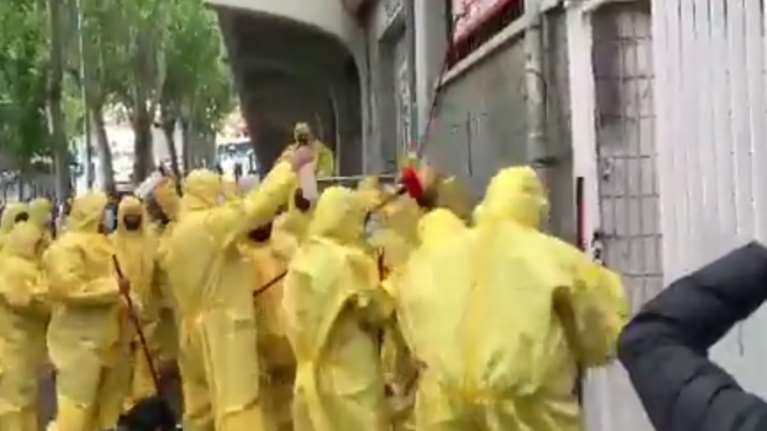 Πρωτότυπη αντίδραση Ισπανών οπαδών: &quot;Απολύμαναν&quot; το γήπεδο της ομάδας μετά την επίσκεψη ακροδεξιών