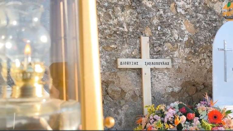 Το σημείο όπου ετάφη ο Διονύσης Σαββόπουλος στο Α&#39; Νεκροταφείο Αθηνών