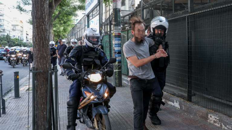 Τρεις συλλήψεις για τα επεισόδια στην ΑΣΟΕΕ το βράδυ της Τετάρτης