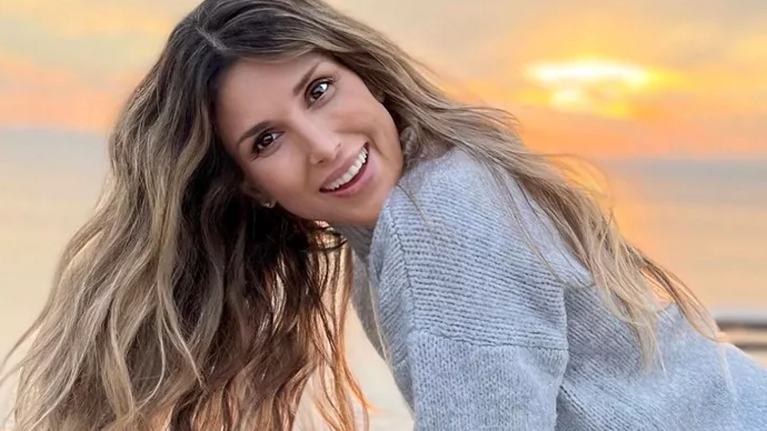 Ποζάρει με μαγιό στον έβδομο μήνα της εγκυμοσύνης της και παραμένει κορμάρα