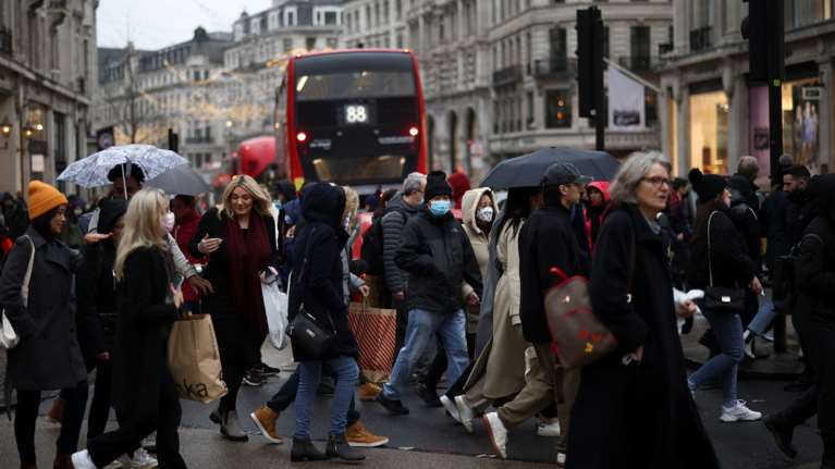 Βρετανία: Νέα μέτρα ανακοίνωσε ο Τζόνσον - Επιστρέφει η τηλεργασία, με πιστοποιητικό στα μπαρ, μάσκες σε κλειστούς δημόσιους χώρους