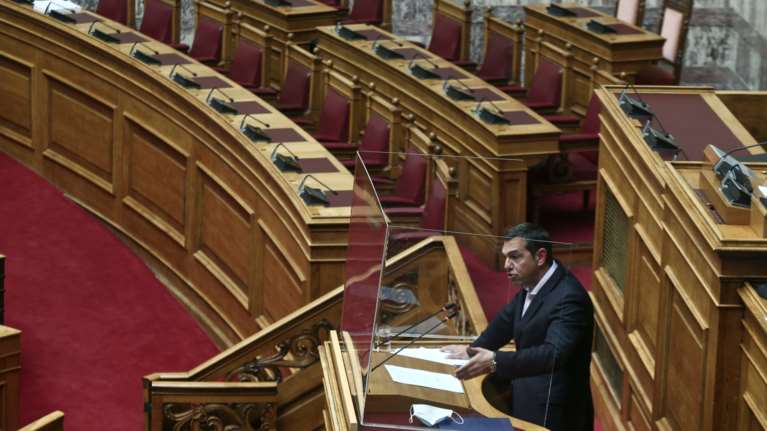 Βουλή: Σιωπή Τσίπρα για το παραλήρημα Πολάκη περί &quot;δοσίλογων και μαυραγοριτών&quot;