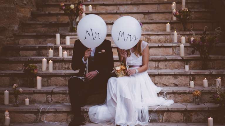 Χειροποίητο νυφικό και γιγαντιαία τούρτα - Ο εντυπωσιακός γάμος της κληρονόμου του οίκου μόδας Fendi στην Ίμπιζα τα είχε όλα