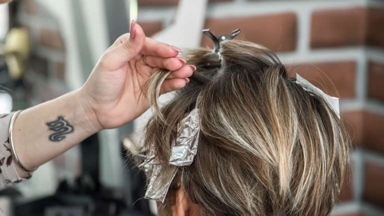 Σφραγίστηκε γνωστό κομμωτήριο για... &quot;ροζ&quot; υπηρεσίες: Είχε κρυφό διαμορφωμένο χώρο