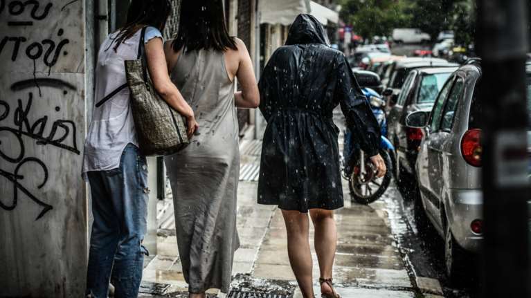 Meteo: Συνεχίζονται και το Σάββατο οι βροχές και οι καταιγίδες- Βροχή 48 χιλιοστά σε 40 λεπτά σήμερα στο Περιστέρι