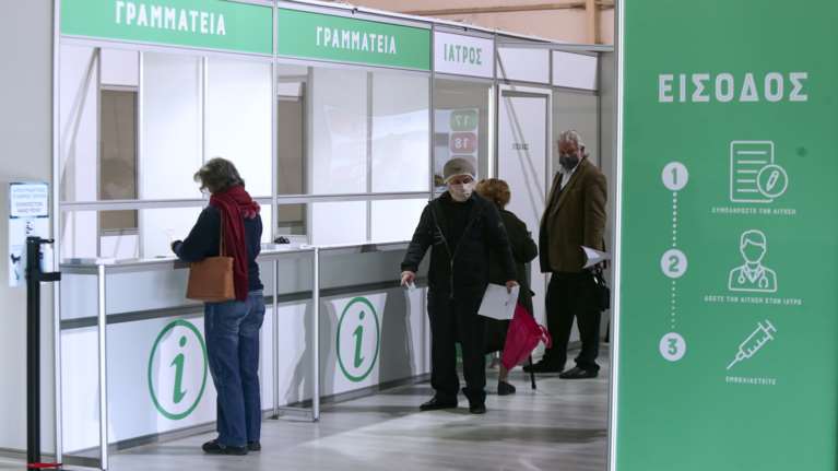 Εμβολιασμός στην Ελλάδα: Νέο ημερήσιο ρεκόρ με 53.000 δόσεις σε 24 ώρες