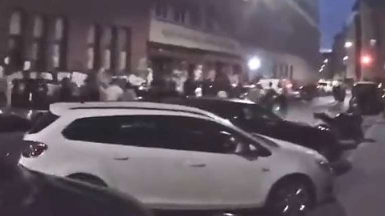 Καρέ - καρέ οι άγριες συγκρούσεις &quot;Γκρίζων Λύκων&quot; με Κούρδους στην Αυστρία - Η Βιέννη κάλεσε τον Τούρκο πρεσβευτή [Βίντεο]